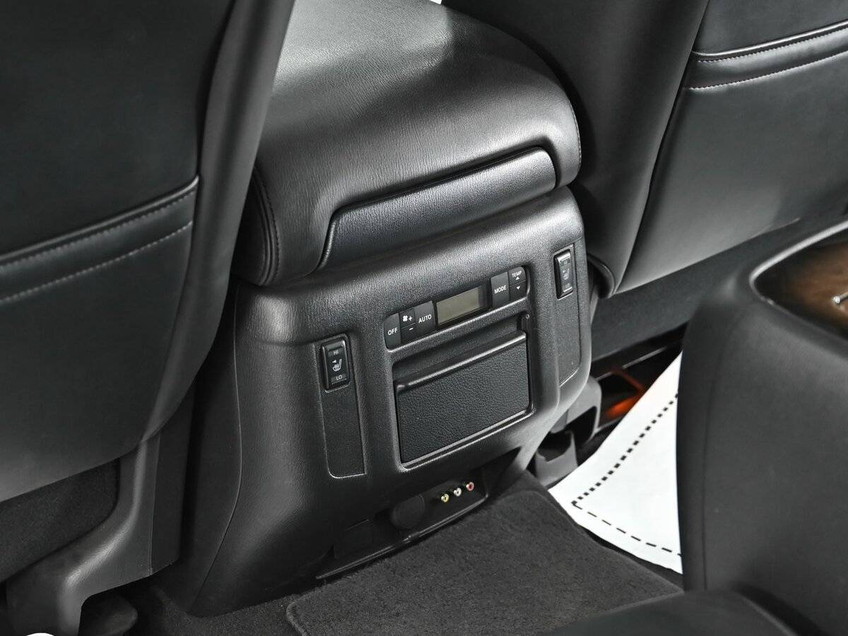 Infiniti QX80 с пробегом — 2013 год. Фото: #17