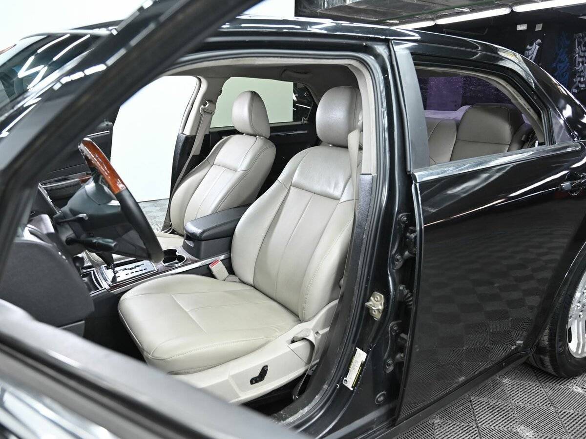 Chrysler 300C с пробегом — 2004 год. Фото: #5