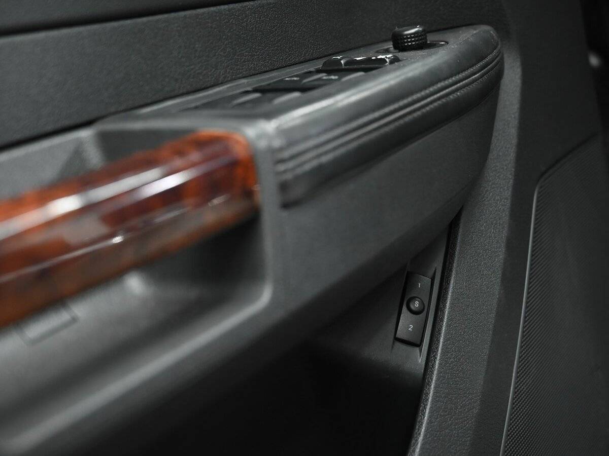 Chrysler 300C с пробегом — 2004 год. Фото: #7