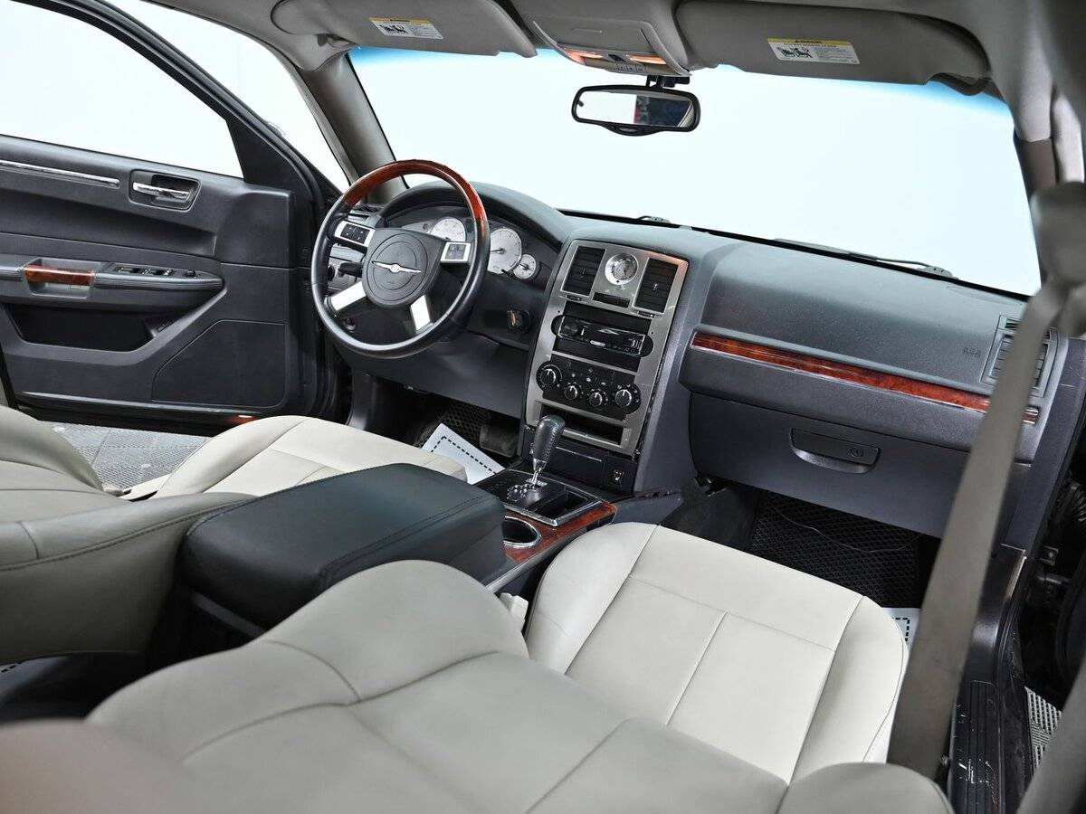 Chrysler 300C с пробегом — 2004 год. Фото: #15