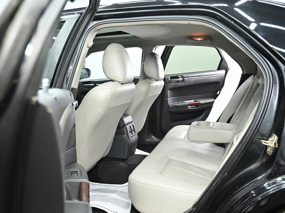 Chrysler 300C с пробегом — 2004 год. Фото: #17