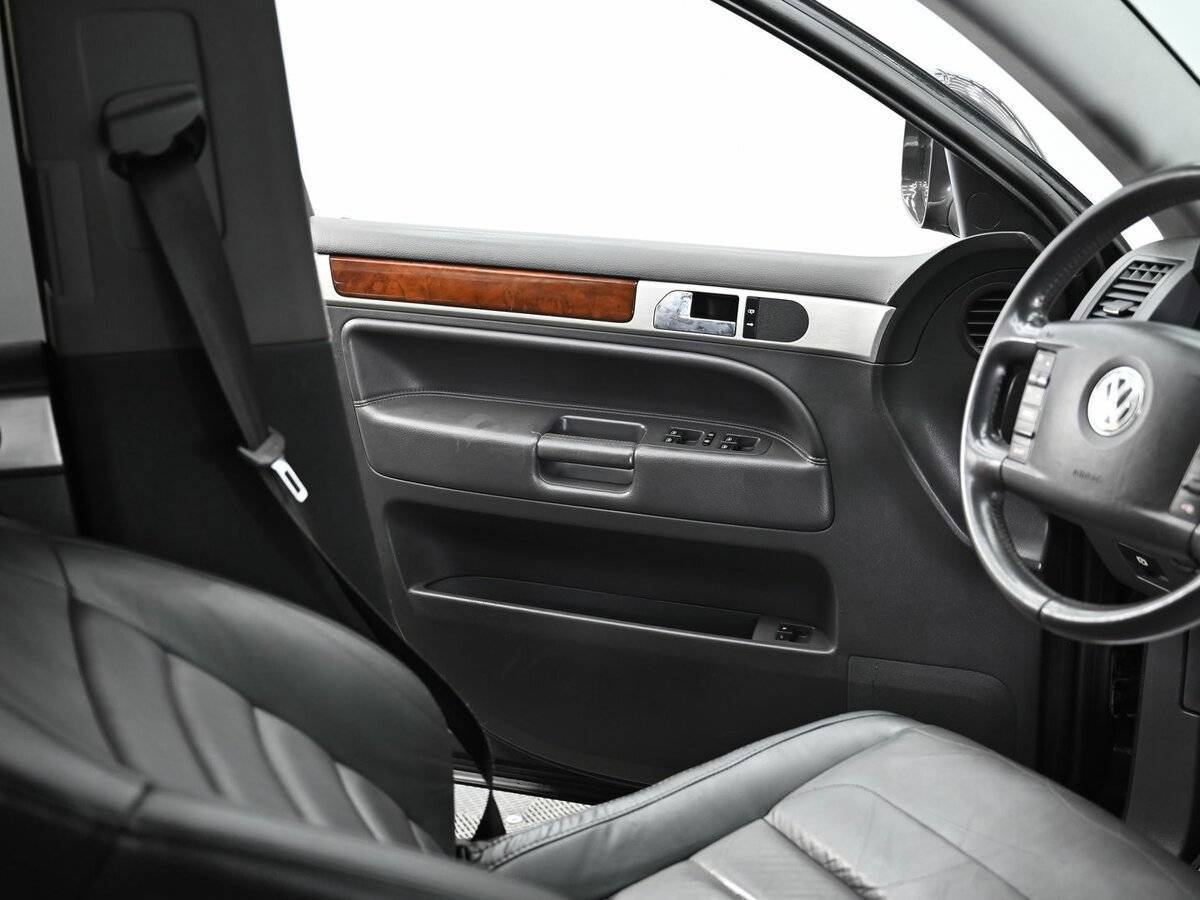 Volkswagen Touareg с пробегом — 2010 год. Фото: #6