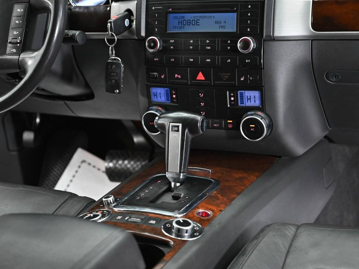 Volkswagen Touareg с пробегом — 2010 год. Фото: #9