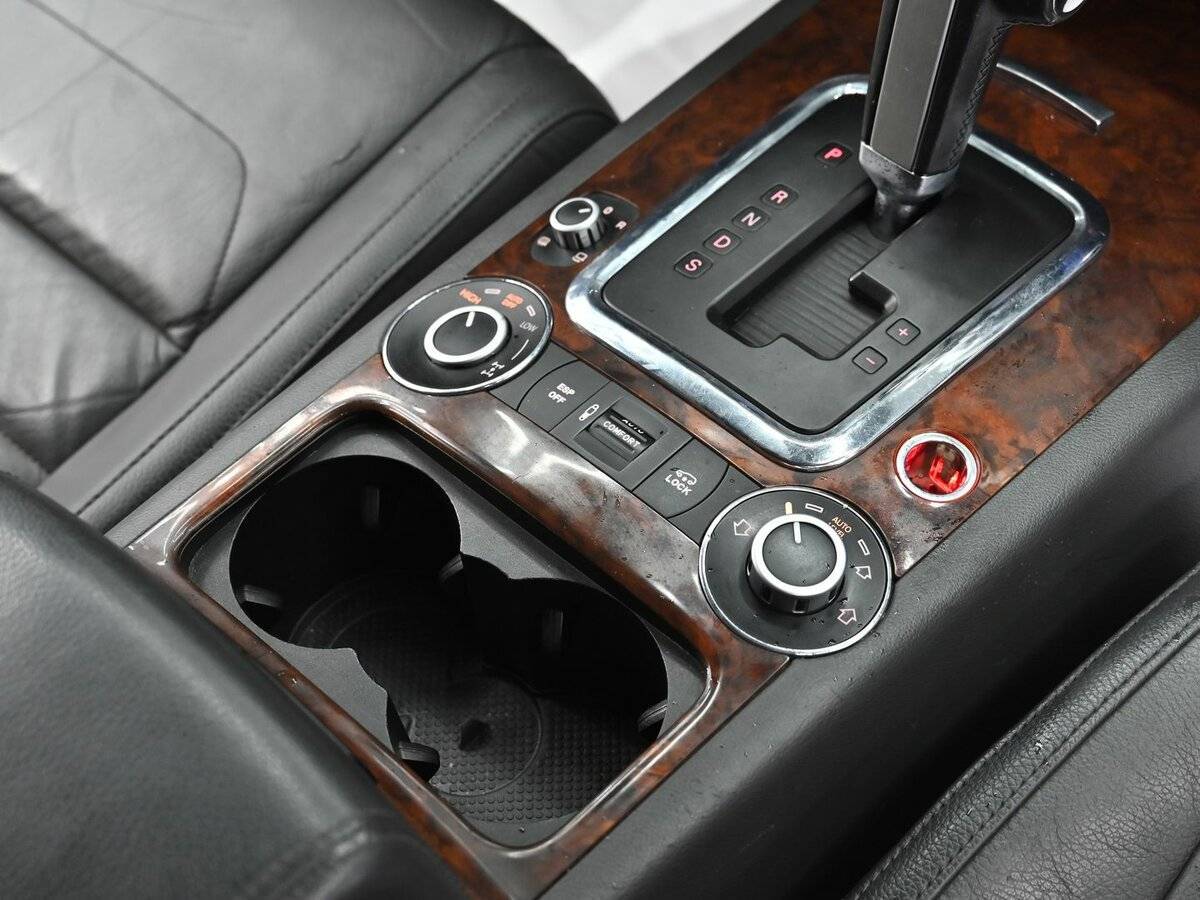 Volkswagen Touareg с пробегом — 2010 год. Фото: #11