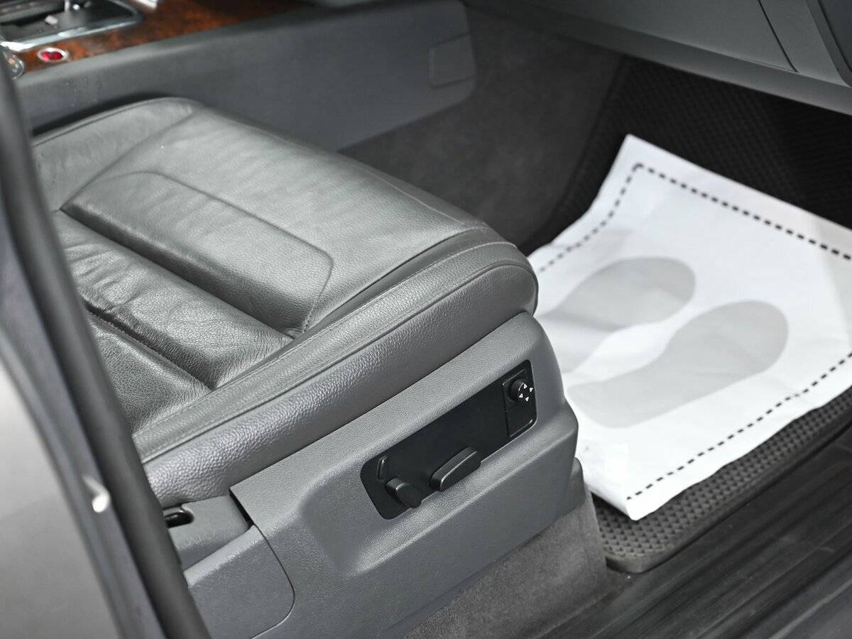 Volkswagen Touareg с пробегом — 2010 год. Фото: #13