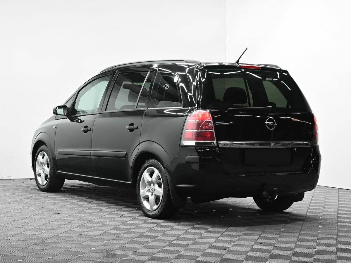Opel Zafira с пробегом — 2006 год. Фото: #2
