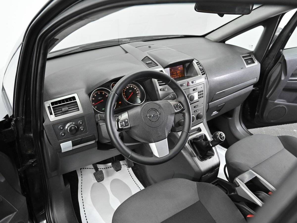 Opel Zafira с пробегом — 2006 год. Фото: #7