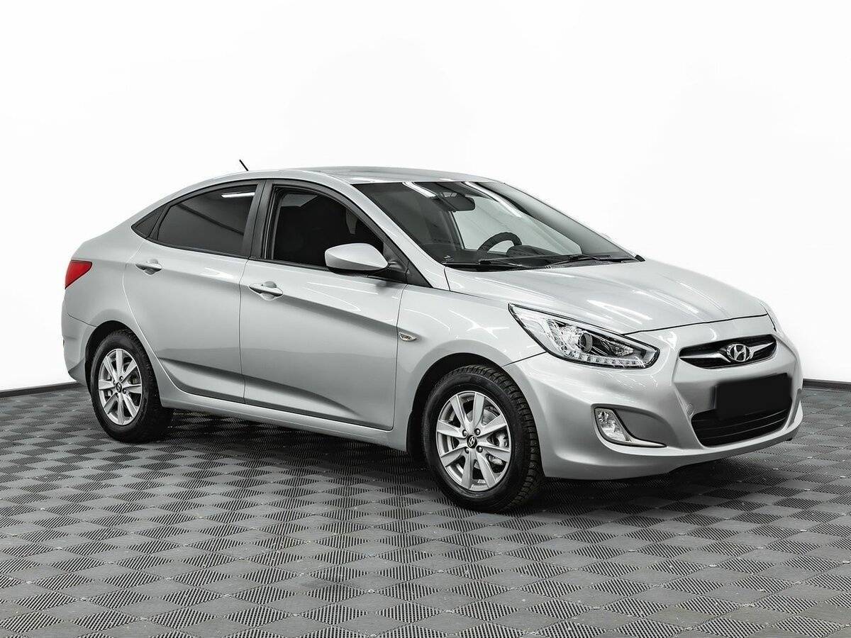 Hyundai Solaris с пробегом — 2011 год. Фото: #2