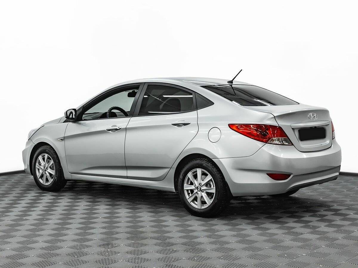 Hyundai Solaris с пробегом — 2011 год. Фото: #5