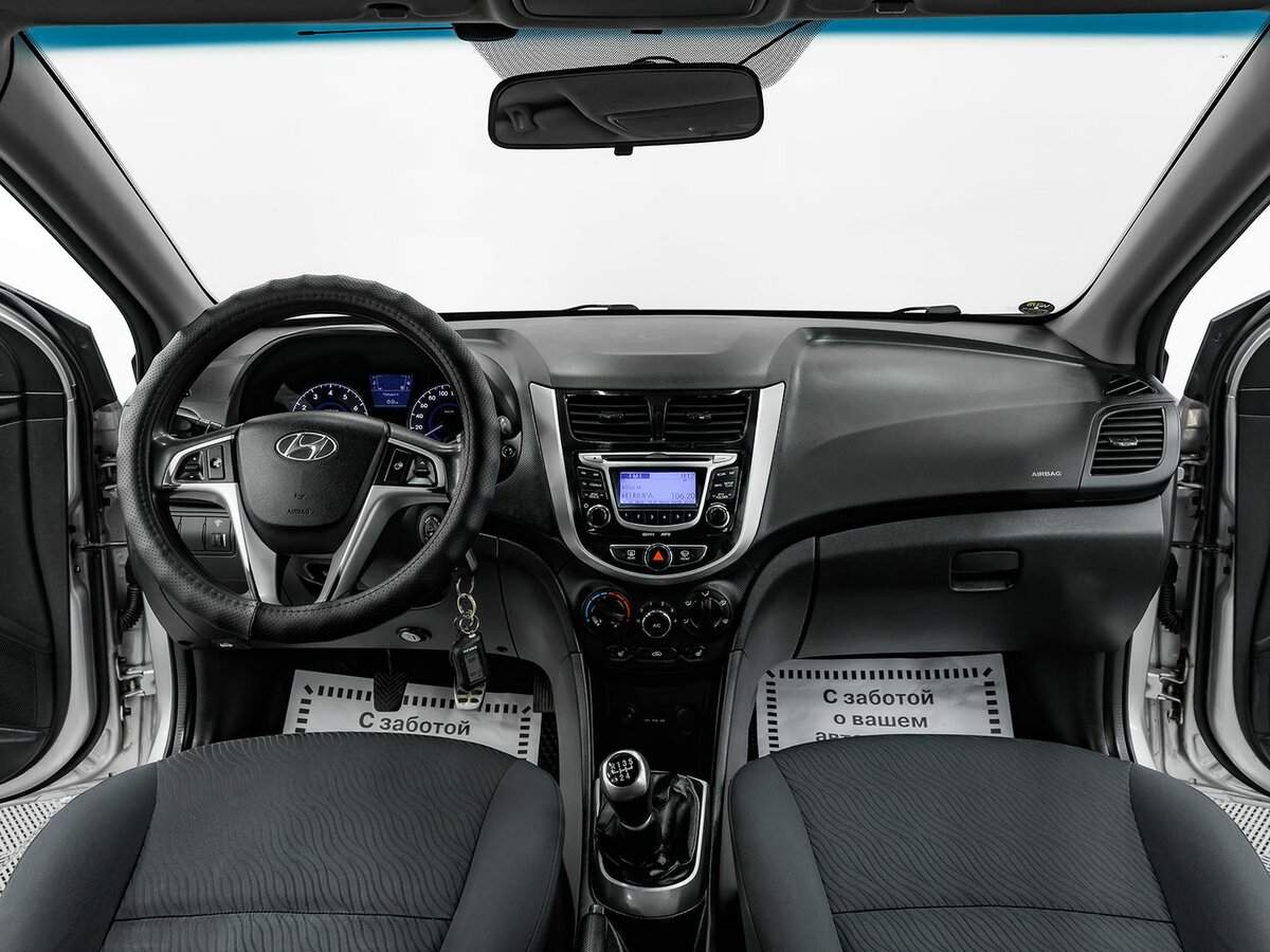 Hyundai Solaris с пробегом — 2011 год. Фото: #7