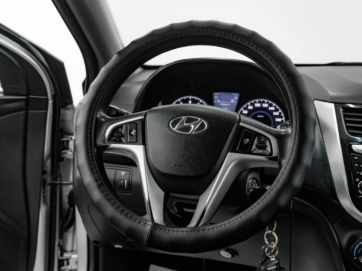 Hyundai Solaris с пробегом — 2011 год. Фото: #8