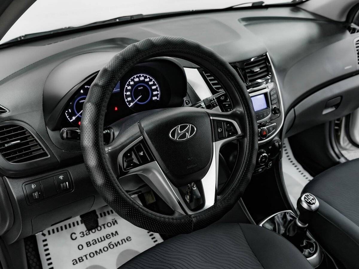 Hyundai Solaris с пробегом — 2011 год. Фото: #10