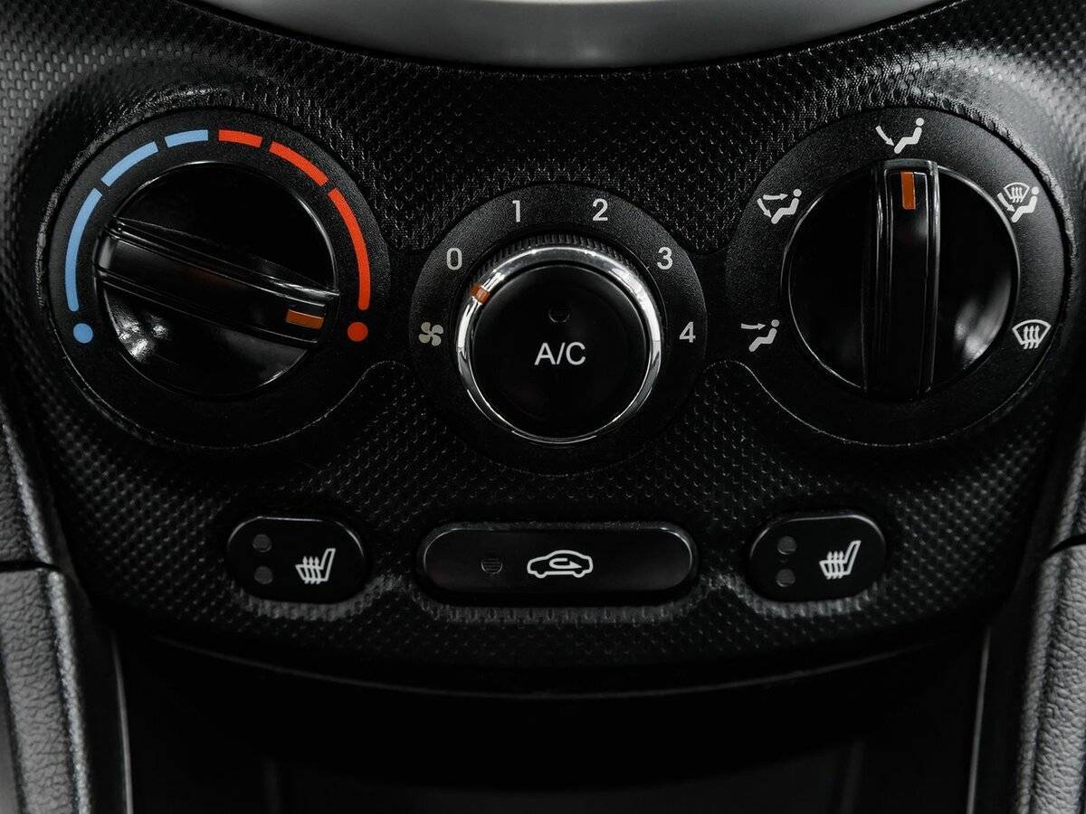 Hyundai Solaris с пробегом — 2011 год. Фото: #12