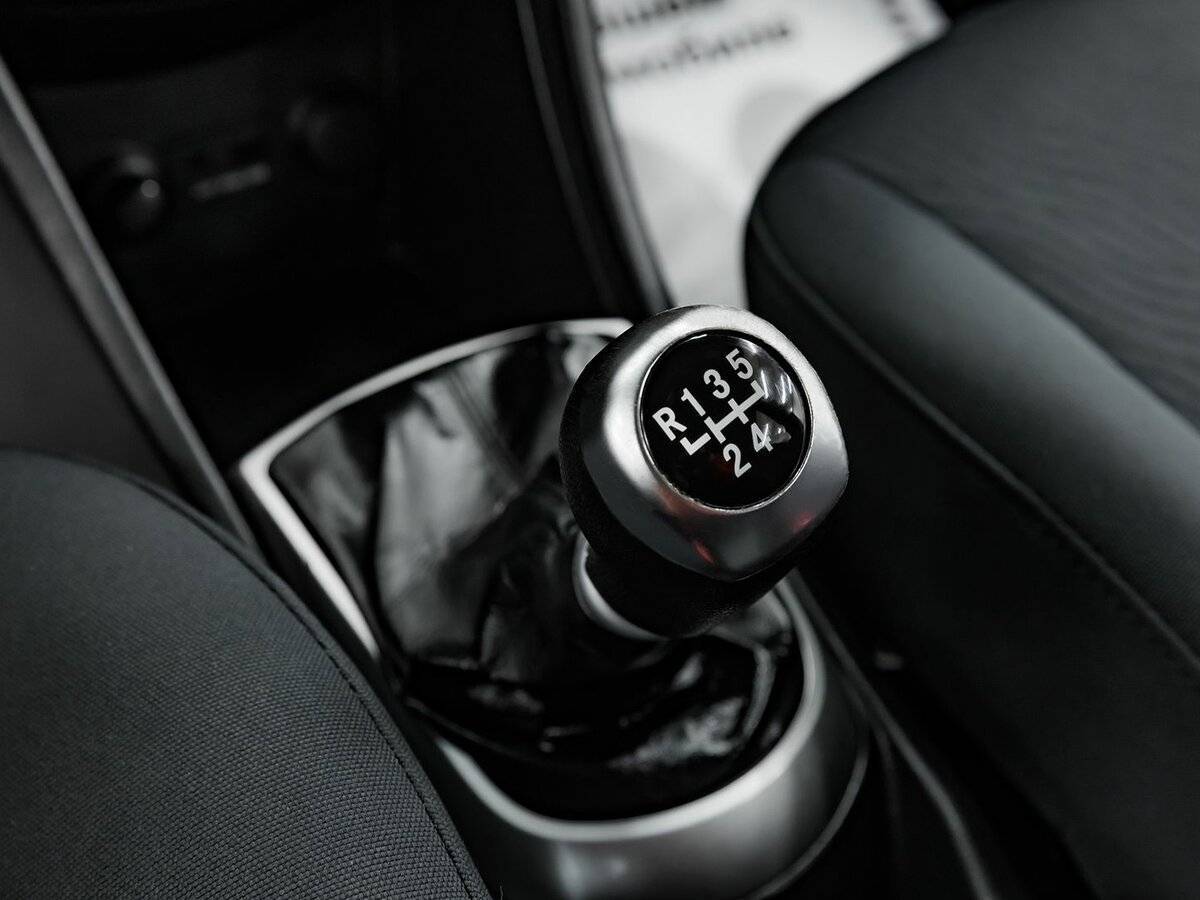 Hyundai Solaris с пробегом — 2011 год. Фото: #13