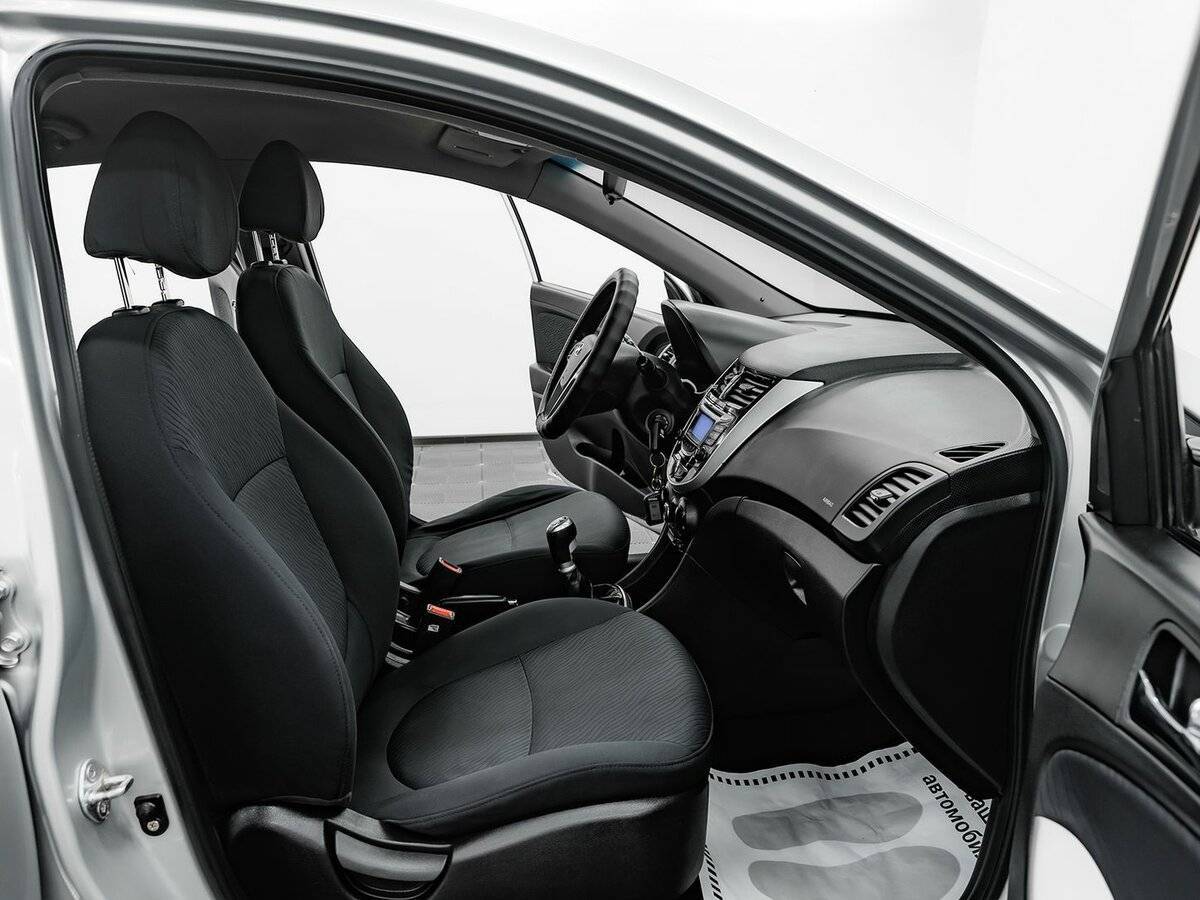 Hyundai Solaris с пробегом — 2011 год. Фото: #14