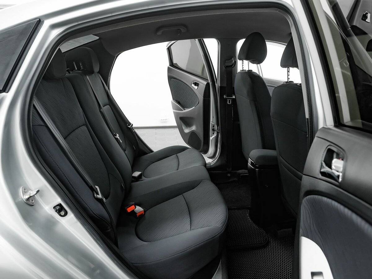 Hyundai Solaris с пробегом — 2011 год. Фото: #16