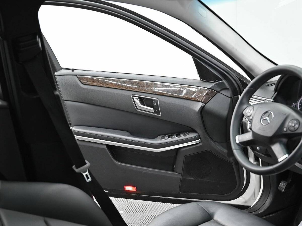 Mercedes-Benz E-Класс с пробегом — 2010 год. Фото: #3