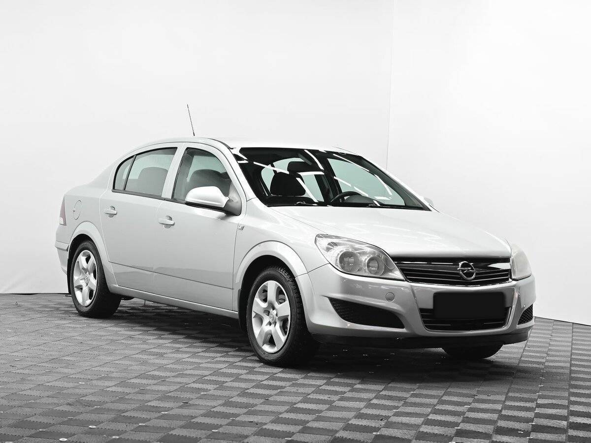 Opel Astra с пробегом — 2010 год. Фото: #1