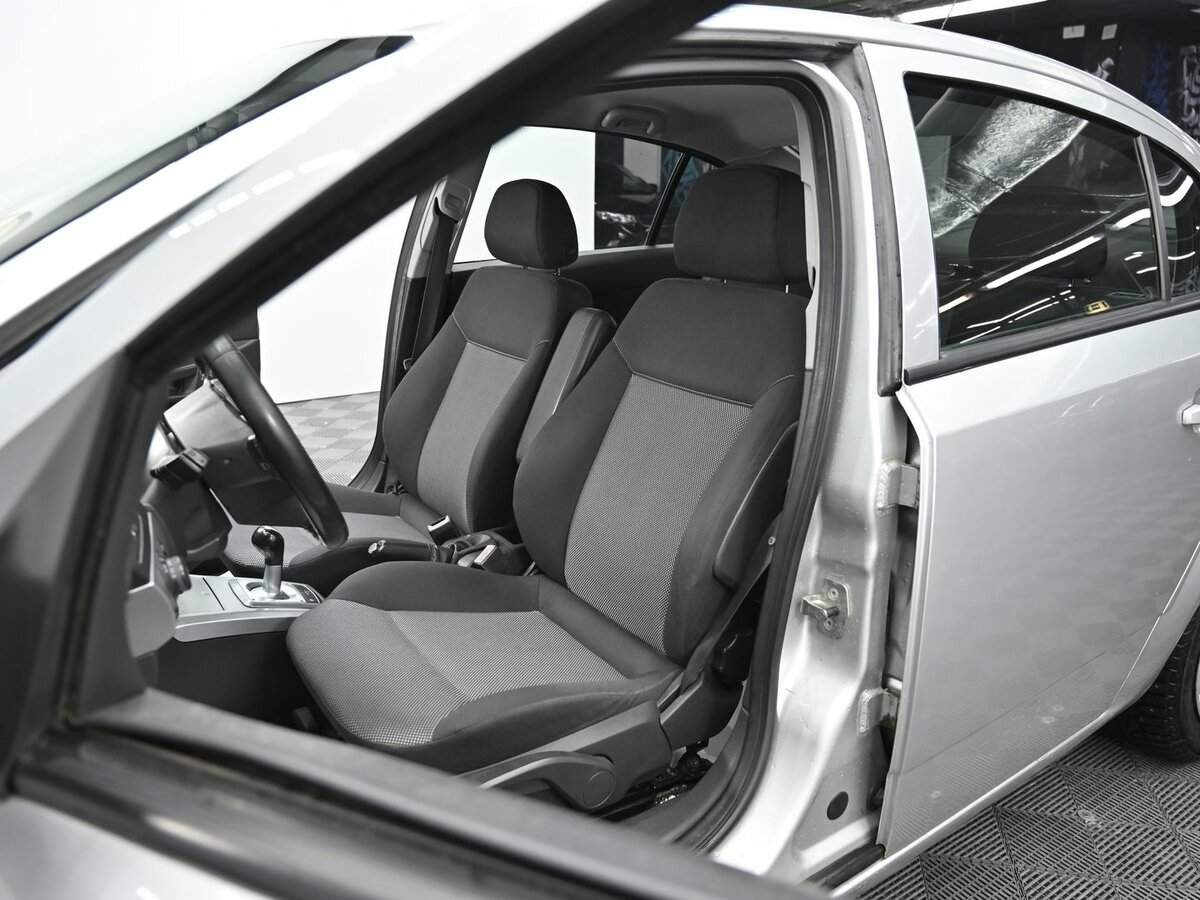 Opel Astra с пробегом — 2010 год. Фото: #5