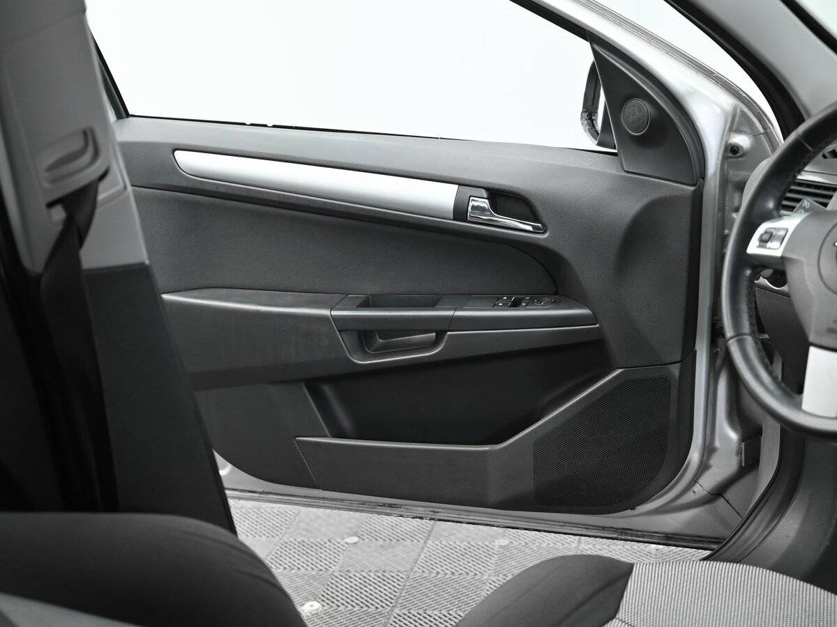 Opel Astra с пробегом — 2010 год. Фото: #6