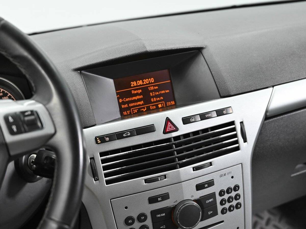 Opel Astra с пробегом — 2010 год. Фото: #9