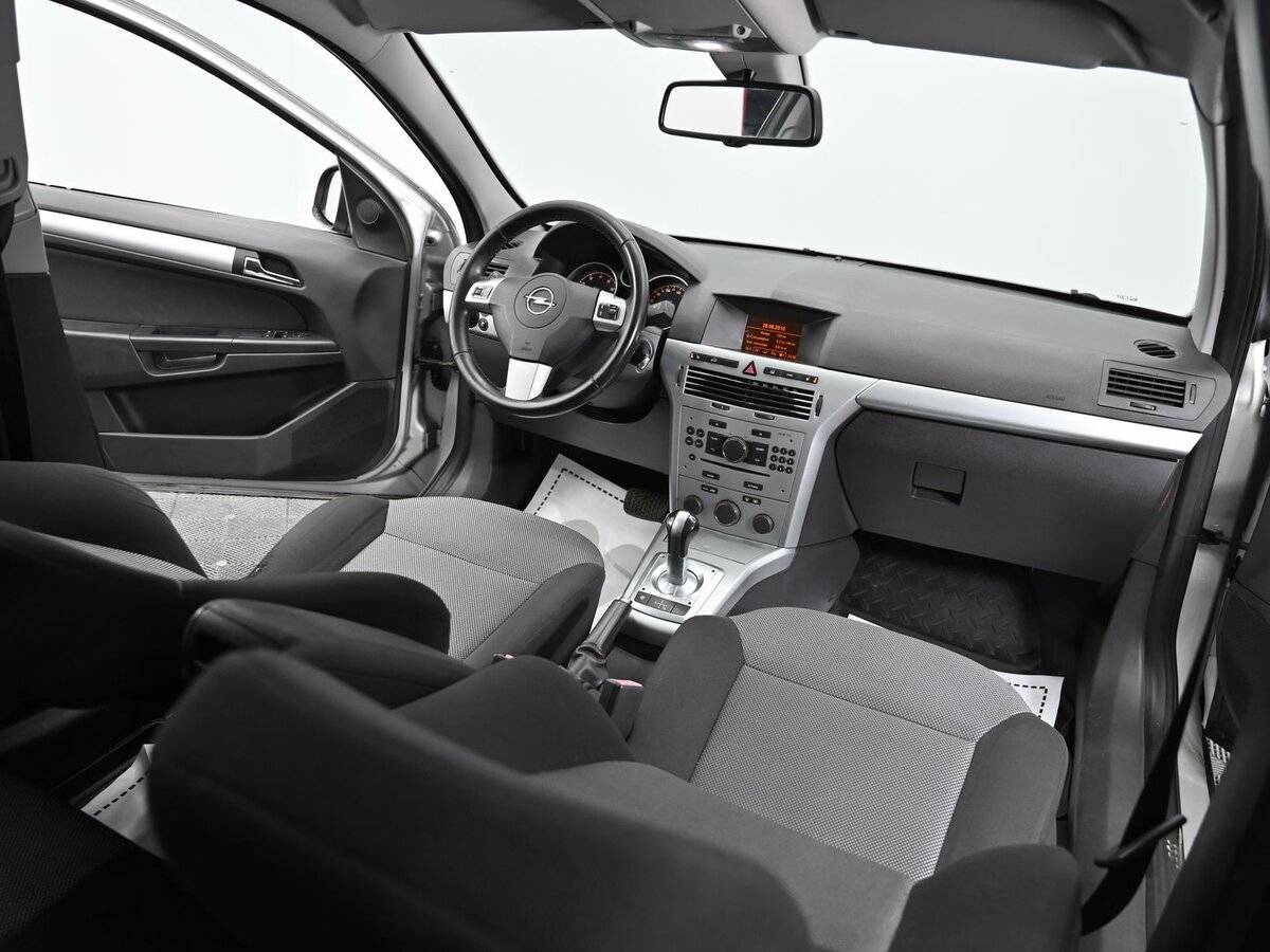 Opel Astra с пробегом — 2010 год. Фото: #12