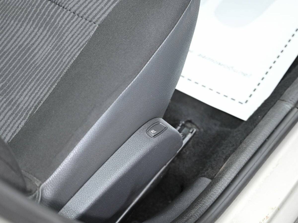 Renault Logan с пробегом — 2013 год. Фото: #11