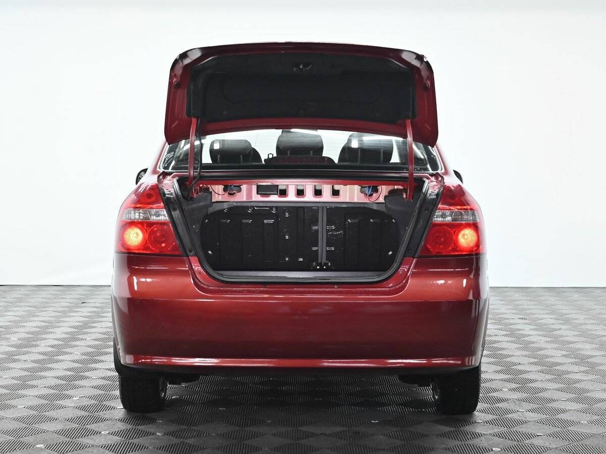 Chevrolet Aveo с пробегом — 2006 год. Фото: #4