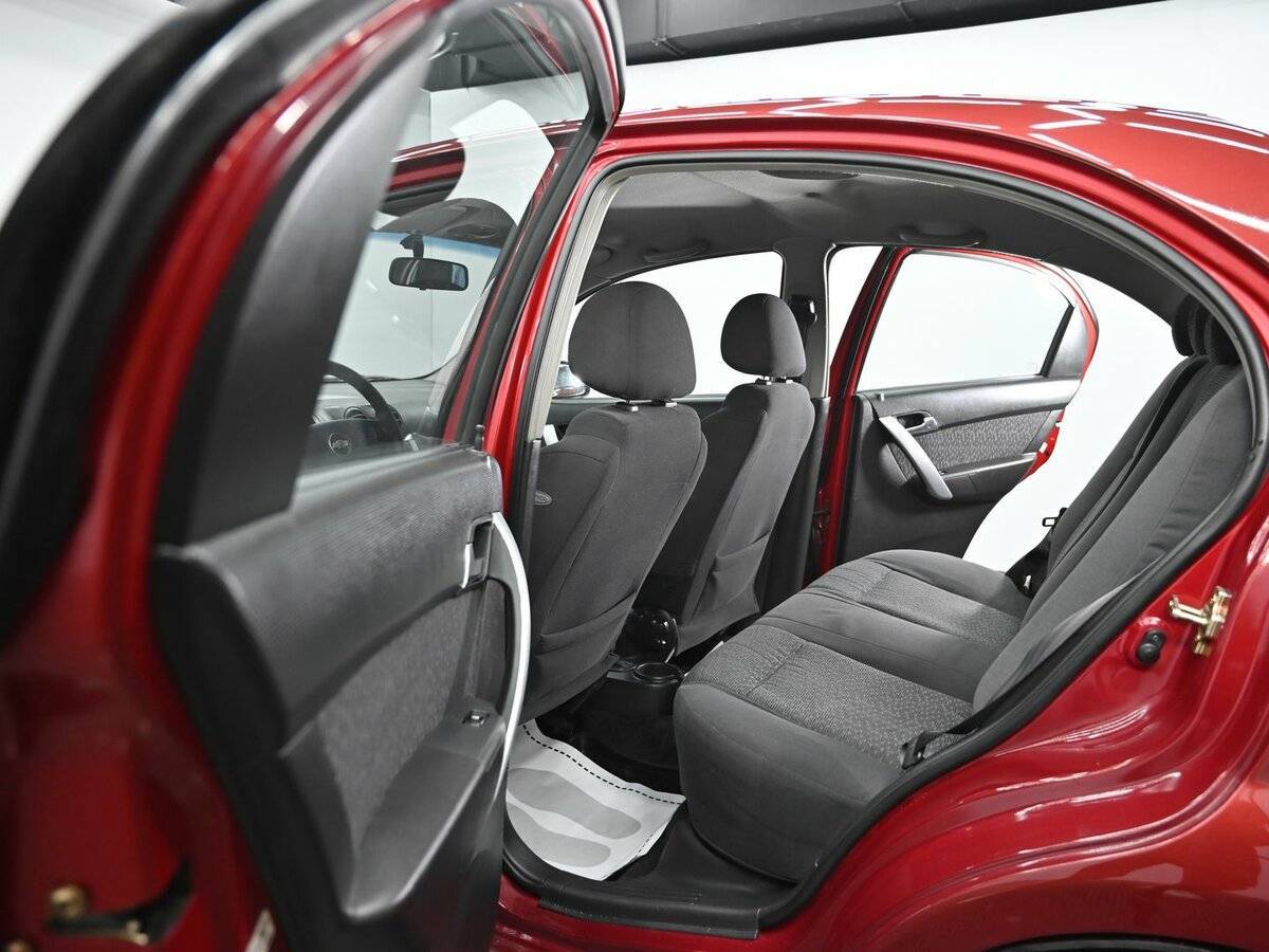 Chevrolet Aveo с пробегом — 2006 год. Фото: #11