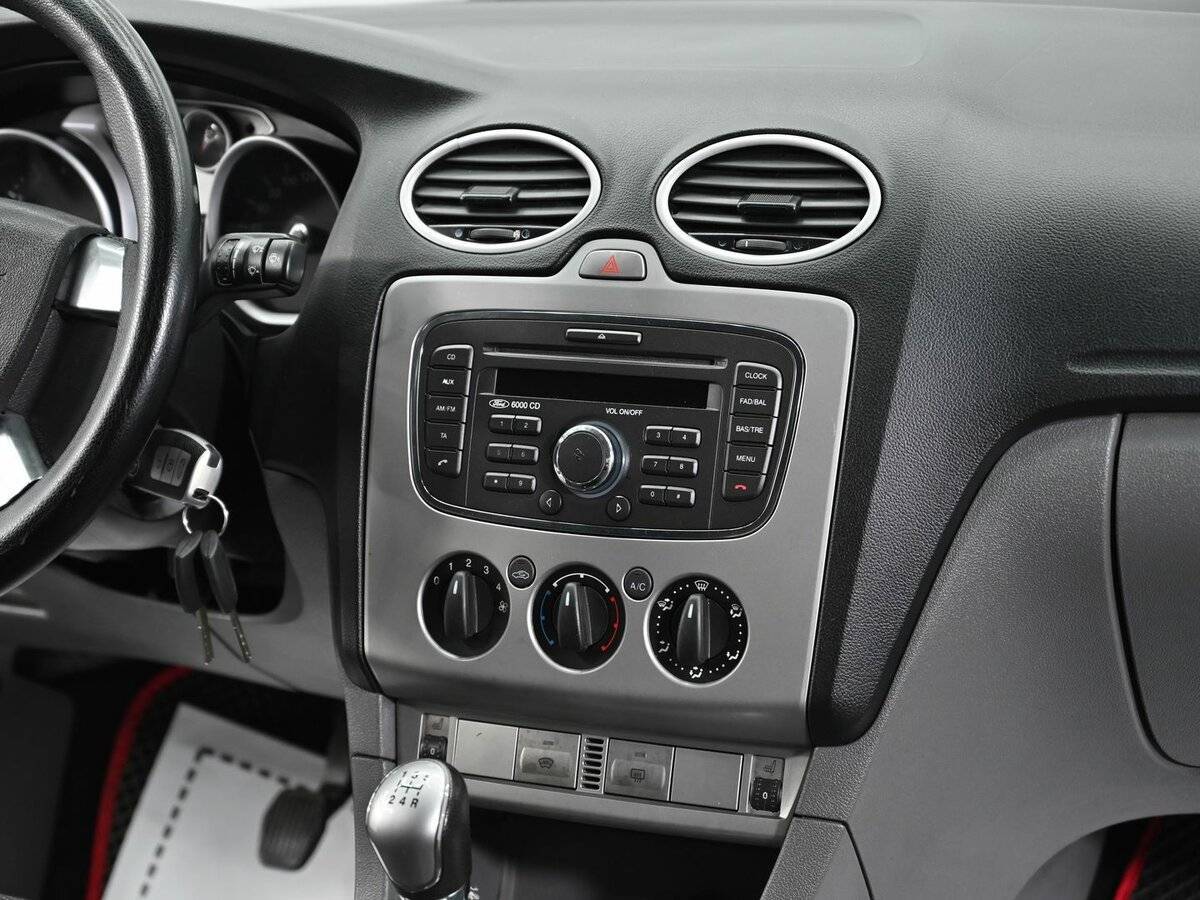 Ford Focus с пробегом — 2010 год. Фото: #9