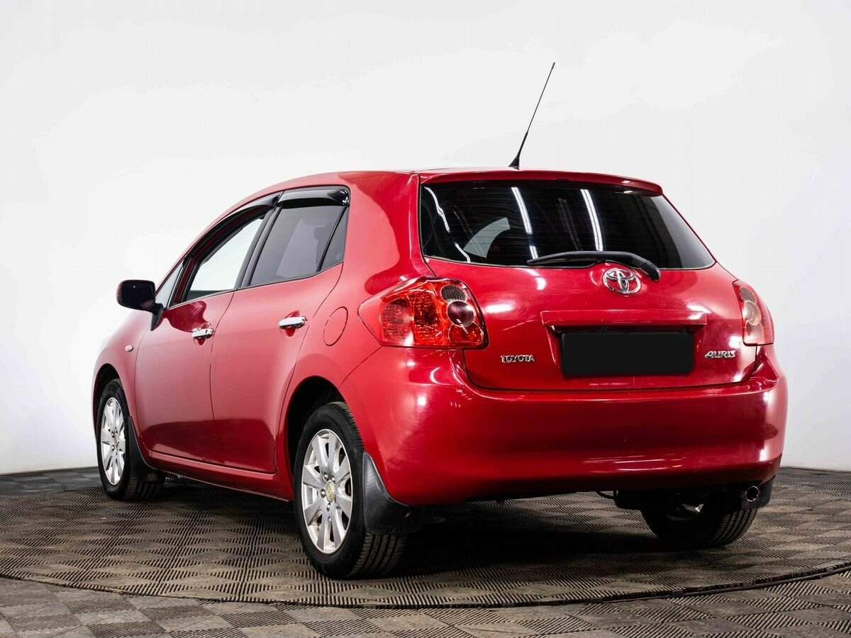 Toyota Auris с пробегом — 2008 год. Фото: #3