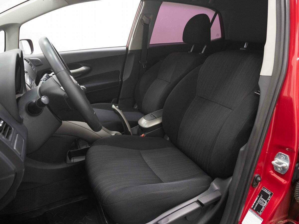 Toyota Auris с пробегом — 2008 год. Фото: #7