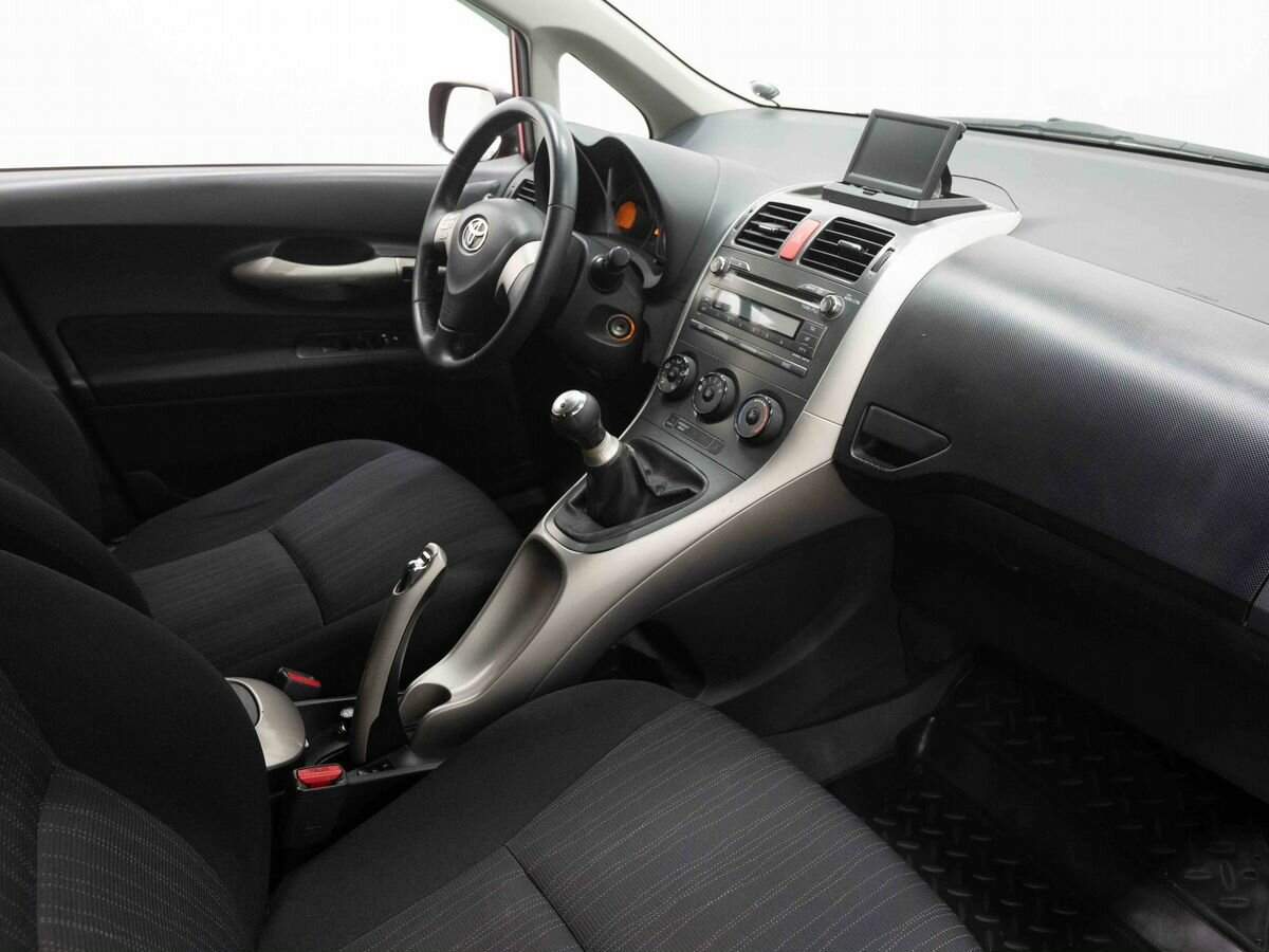 Toyota Auris с пробегом — 2008 год. Фото: #10