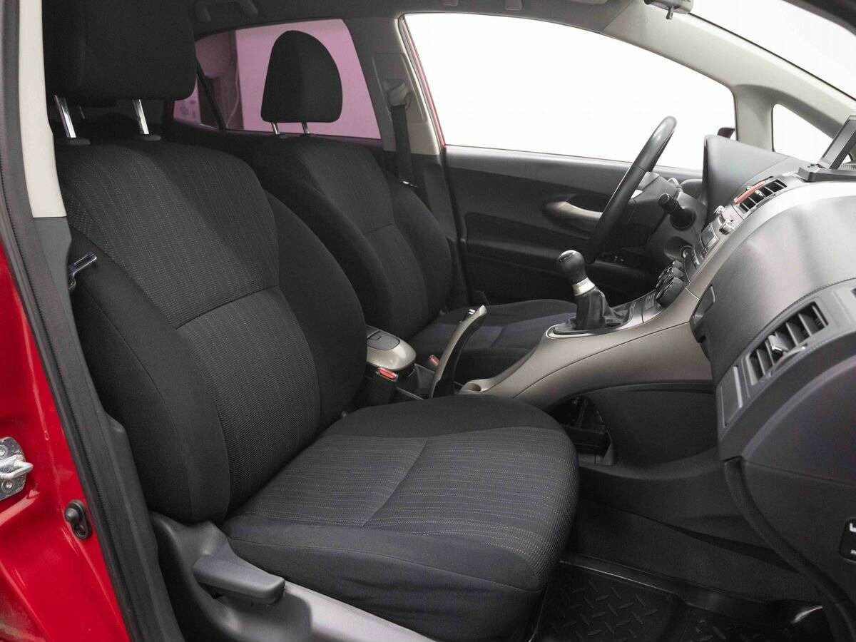 Toyota Auris с пробегом — 2008 год. Фото: #11