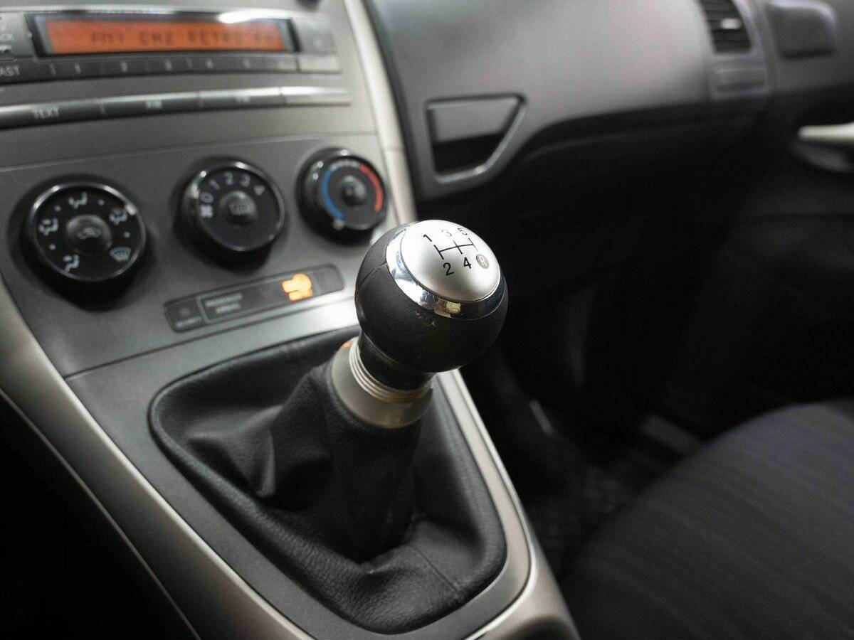 Toyota Auris с пробегом — 2008 год. Фото: #18