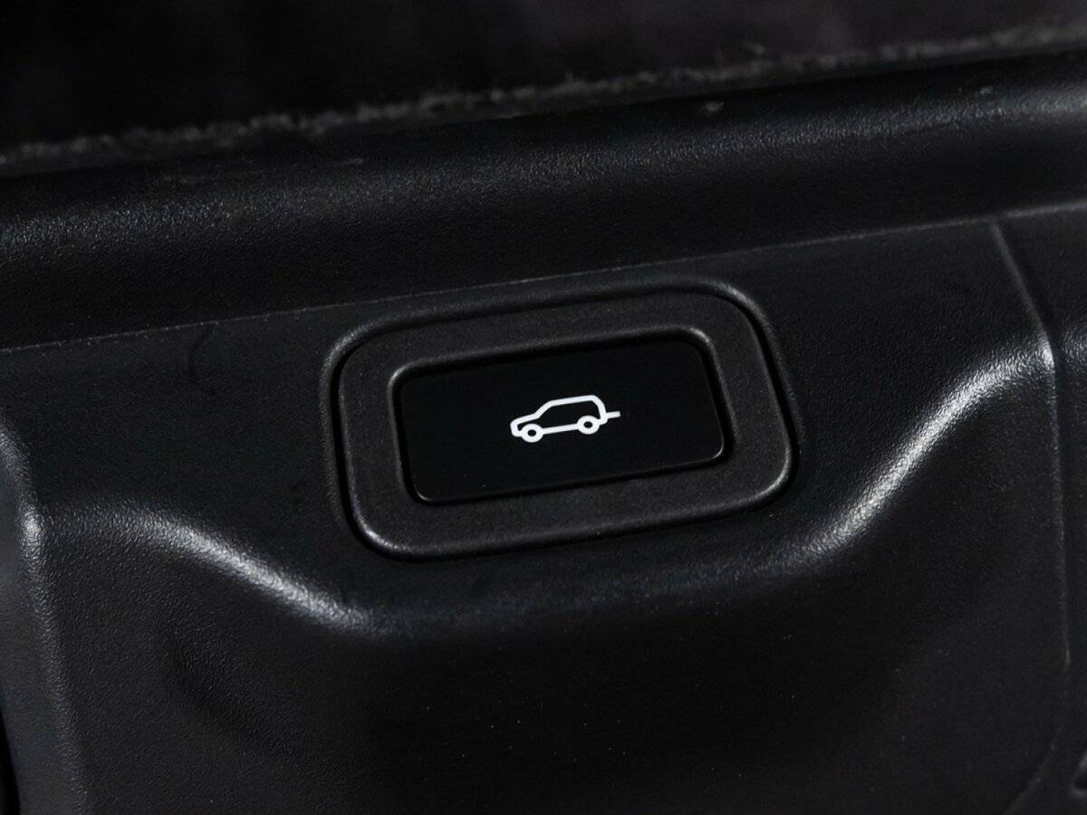 Land Rover Range Rover с пробегом — 2018 год. Фото: #12