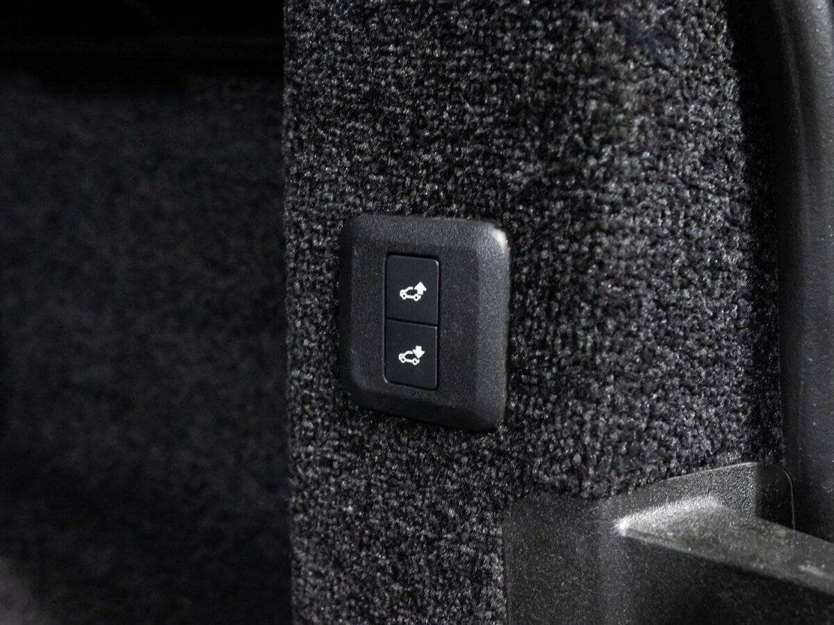 Land Rover Range Rover с пробегом — 2018 год. Фото: #13