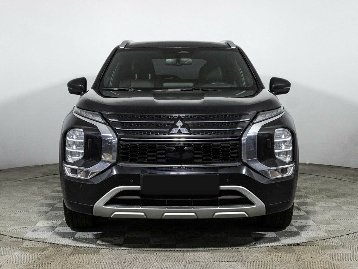 Mitsubishi Outlander с пробегом — 2023 год. Фото: #1