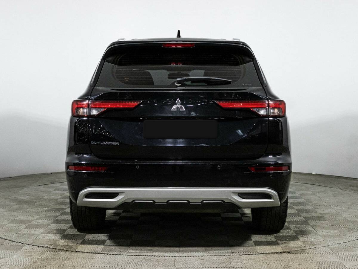 Mitsubishi Outlander с пробегом — 2023 год. Фото: #5