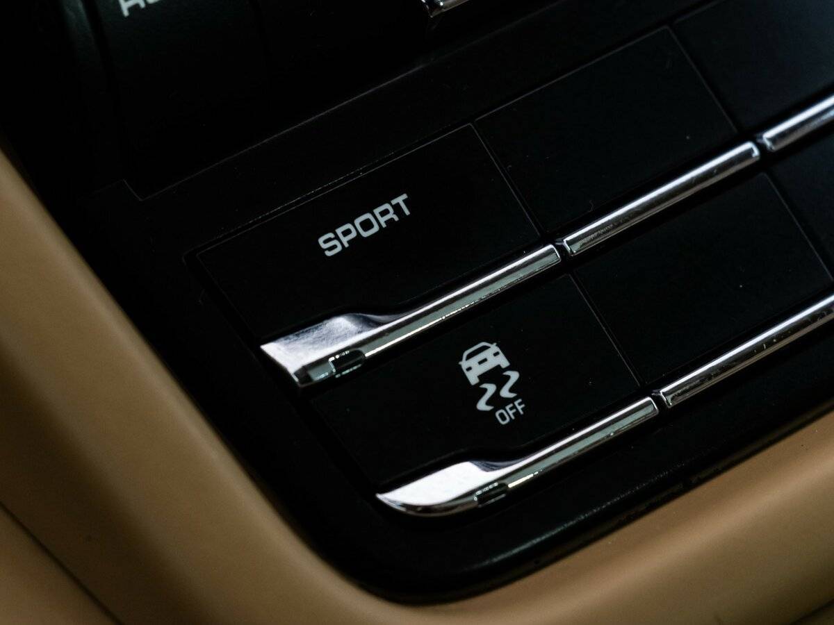 Porsche Cayenne с пробегом — 2016 год. Фото: #15