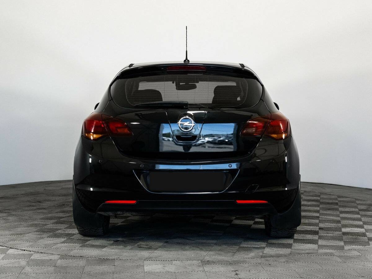 Opel Astra с пробегом — 2011 год. Фото: #4