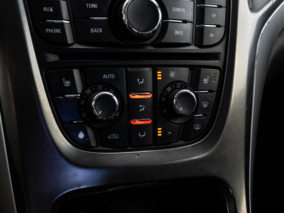 Opel Astra с пробегом — 2011 год. Фото: #11