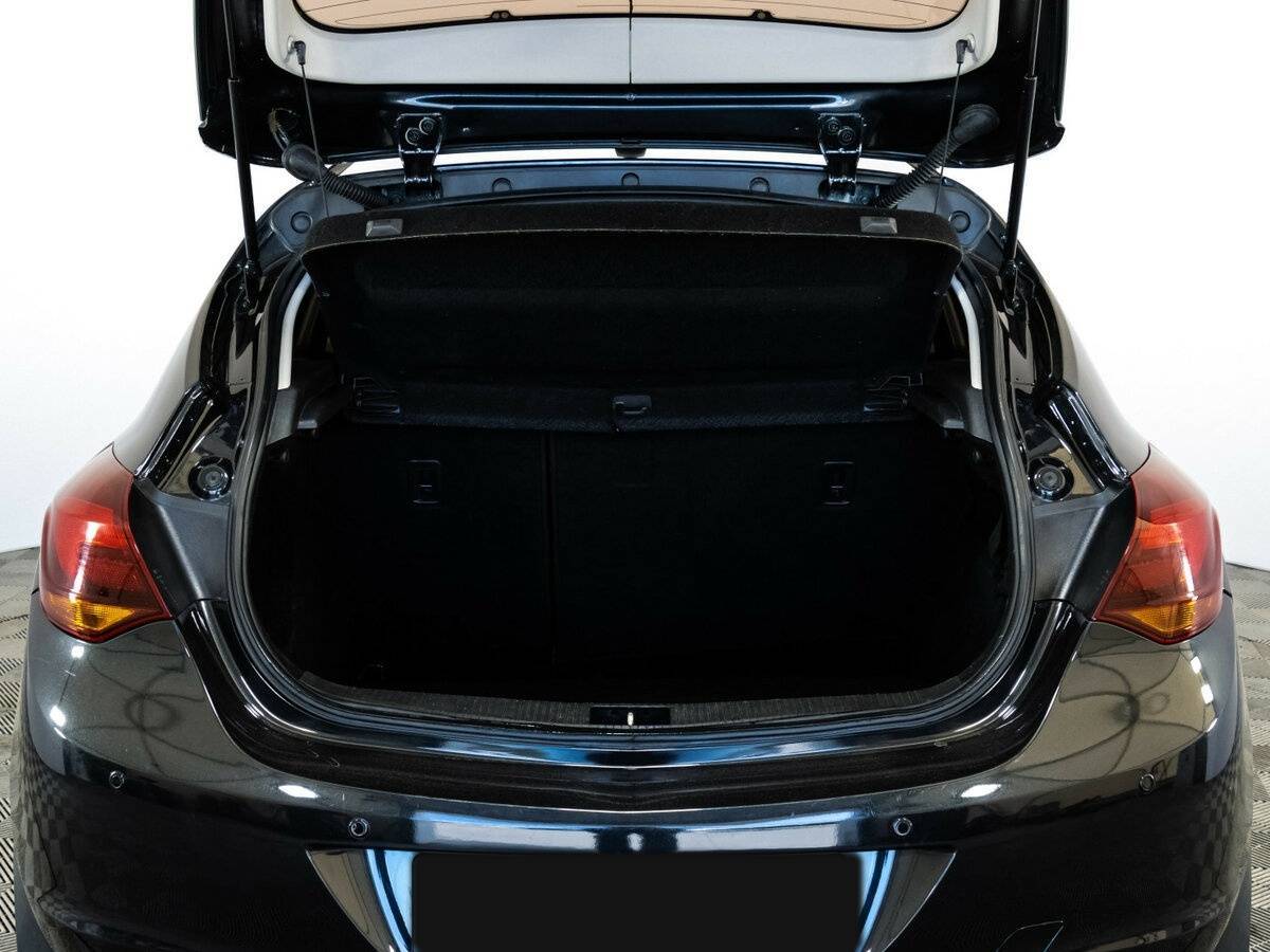 Opel Astra с пробегом — 2011 год. Фото: #14