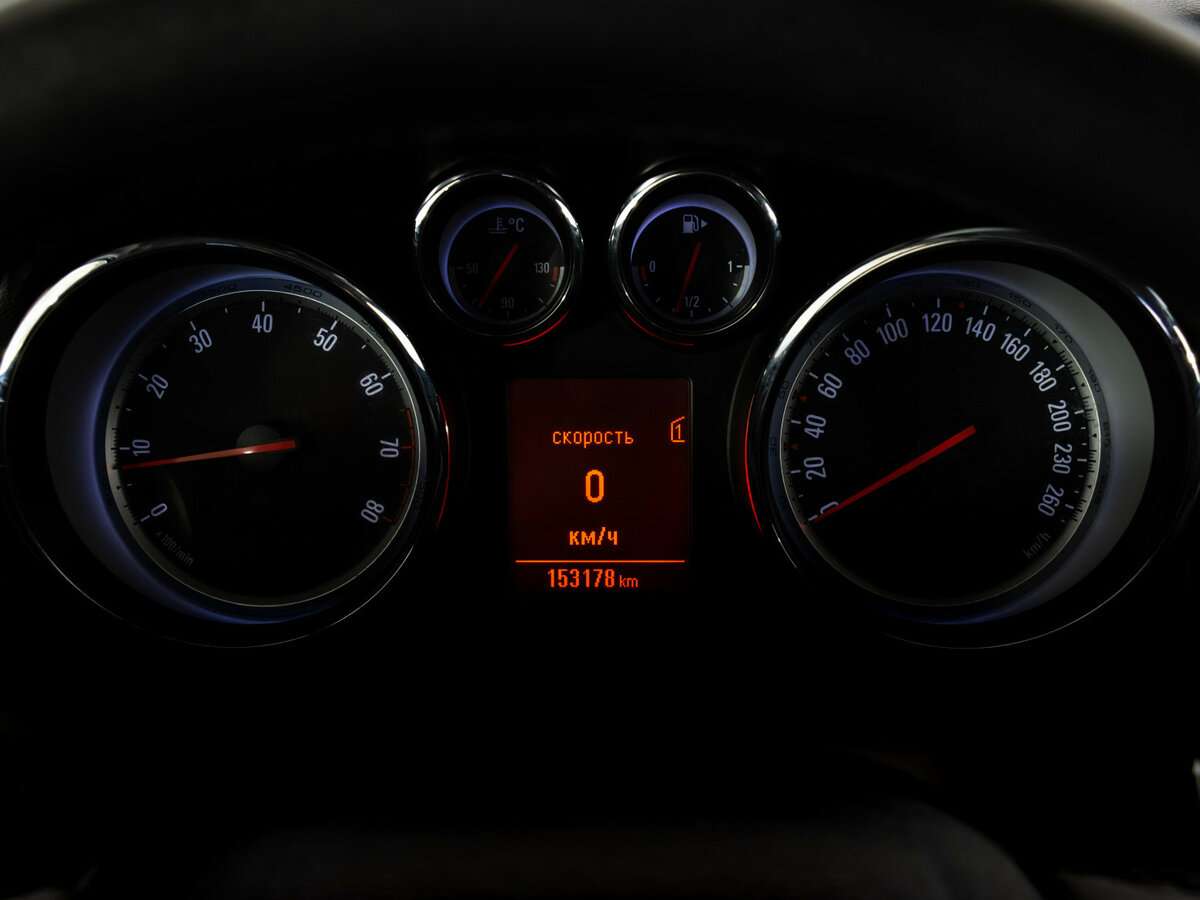 Opel Astra с пробегом — 2011 год. Фото: #15