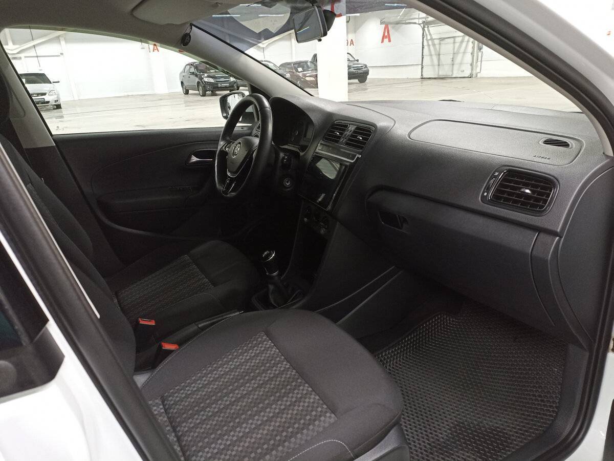 Volkswagen Polo с пробегом — 2016 год. Фото: #10