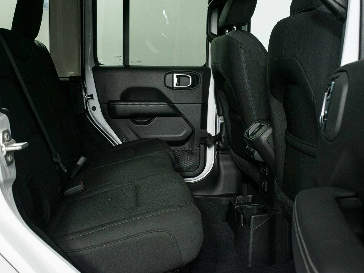 Jeep Wrangler с пробегом — 2022 год. Фото: #11