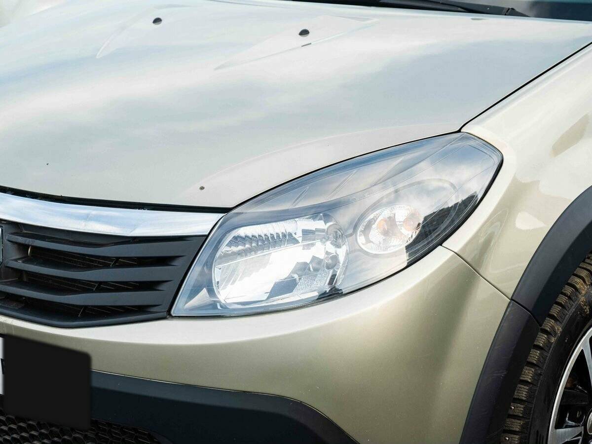 Renault Sandero с пробегом — 2011 год. Фото: #6