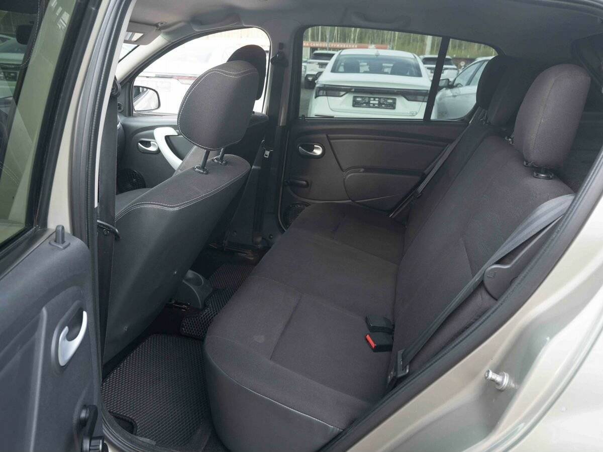 Renault Sandero с пробегом — 2011 год. Фото: #8