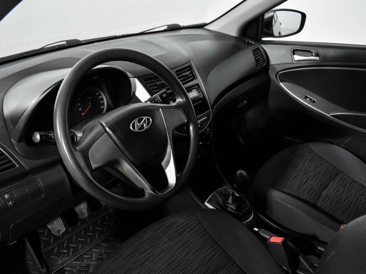 Hyundai Solaris с пробегом — 2014 год. Фото: #8