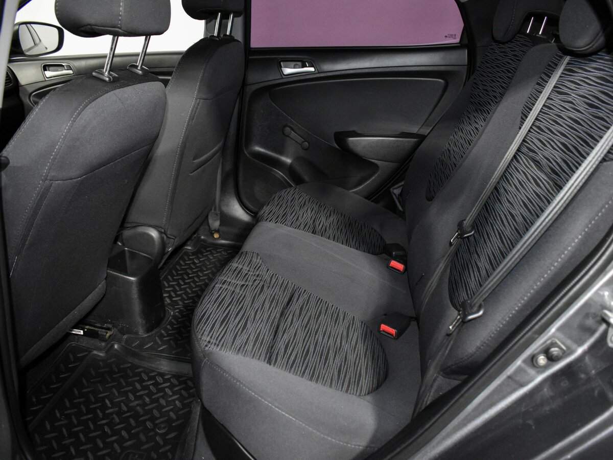 Hyundai Solaris с пробегом — 2014 год. Фото: #10